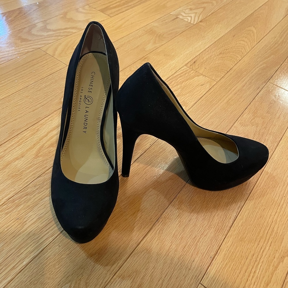 Black Chinese laundry pumps